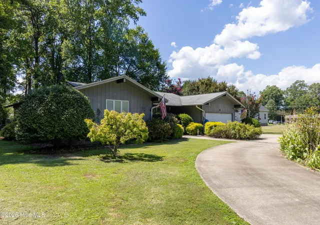 Photo 1 of Single family home for sale at 311 Country Clb Dr, Edenton, NC 27932 | MLS# 100592472 | Listing updated on 2026-10-05