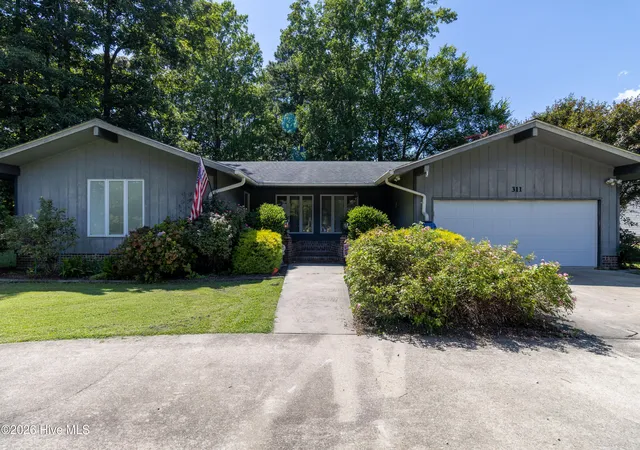 Photo 2 of Single family home for sale at 311 Country Clb Dr, Edenton, NC 27932 | MLS# 100592472 | Listing updated on 2026-10-05