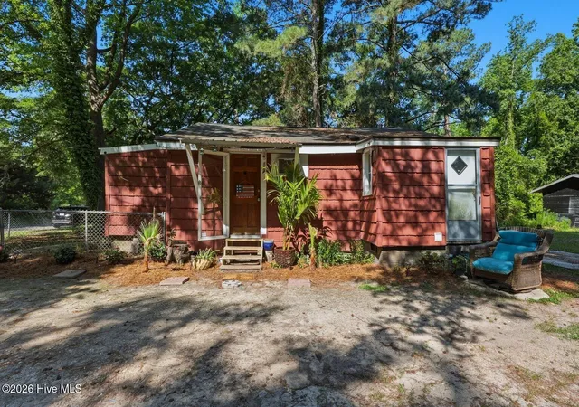 Photo 1 of Single family home for sale at 114 W Washington St, Warsaw, NC 28398 | MLS# 100595252 | Listing updated on 2026-08-20