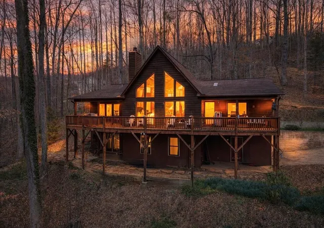 Photo 1 of Single family home for sale at 575 Carolina Springs Ln, Franklin, NC 28734 | MLS# 98544550 | Listing updated on 2026-08-18