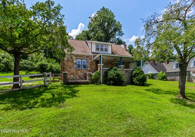Photo 1 of Single family home for sale at 952 Hiwassee St, Murphy, NC 28906 | MLS# 100596532 | Listing updated on 2026-08-26