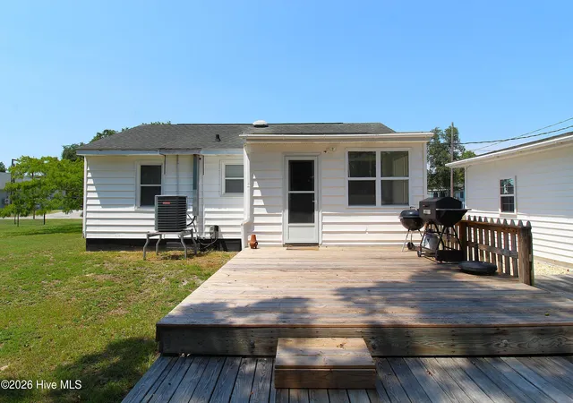 Photo 3 of Single family home for sale at 103 Cactus St, Newport, NC 28570 | MLS# 100596840 | Listing updated on 2026-09-29