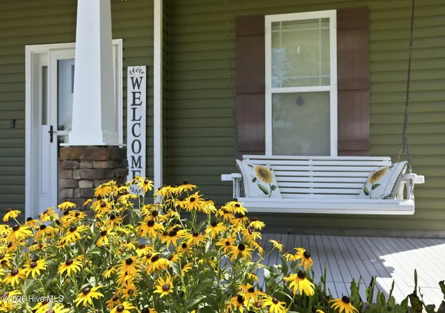 Photo 3 of Single family home for sale at 402 Canoe Ln, Swansboro, NC 28584 | MLS# 100589621 | Listing updated on 2026-09-13