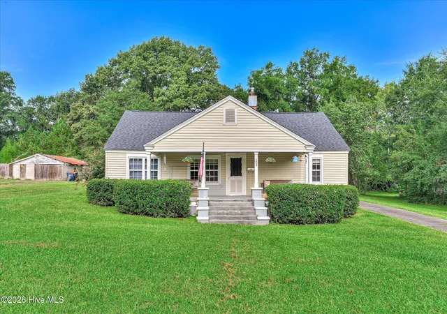 Photo 1 of Single family home for sale at 208 West Ter St, Edgefield, SC 29824 | MLS# 100596774 | Listing updated on 2026-08-30