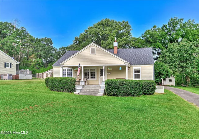Photo 3 of Single family home for sale at 208 West Ter St, Edgefield, SC 29824 | MLS# 100596774 | Listing updated on 2026-08-30