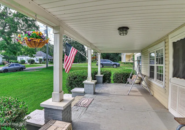 Photo 5 of Single family home for sale at 208 West Ter St, Edgefield, SC 29824 | MLS# 100596774 | Listing updated on 2026-08-30