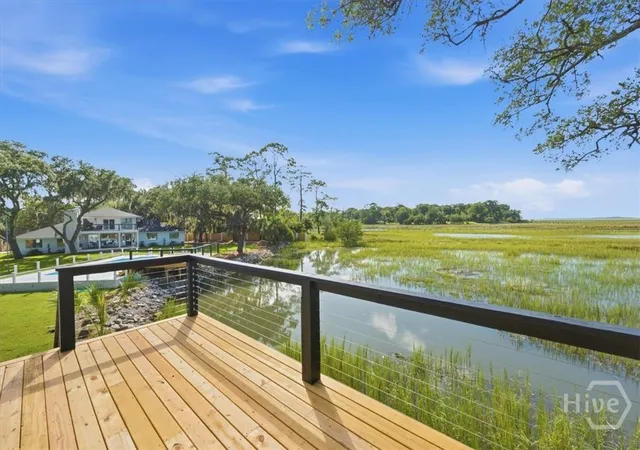 Photo 1 of Single family home for sale at 302 E Point Dr, Savannah, GA 31410 | MLS# SA360418 | Listing updated on 2026-09-18