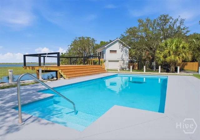Photo 3 of Single family home for sale at 302 E Point Dr, Savannah, GA 31410 | MLS# SA360418 | Listing updated on 2026-09-18