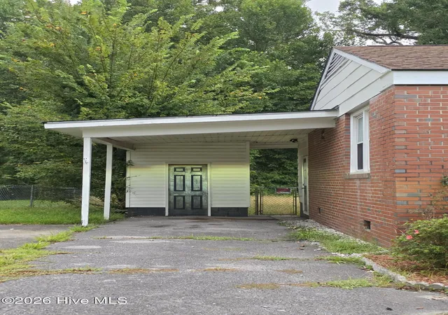 Photo 3 of Single family home for sale at 708 Barn St, Jacksonville, NC 28540 | MLS# 100598602 | Listing updated on 2026-10-03