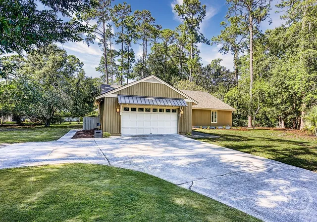Photo 3 of Single family home for sale at 2 Bray Ln, Savannah, GA 31411 | MLS# SA362530 | Listing updated on 2026-09-10