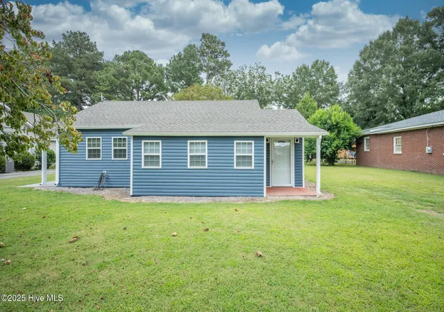 Photo 2 of Single family home for sale at 108 Whitehurst St, Elizabeth City, NC 27909 | MLS# 100597911 | Listing updated on 2026-08-29