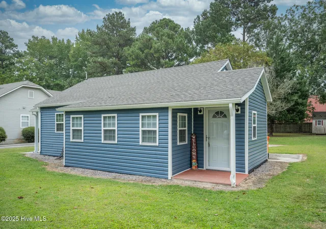 Photo 3 of Single family home for sale at 108 Whitehurst St, Elizabeth City, NC 27909 | MLS# 100597911 | Listing updated on 2026-08-29