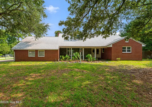 Photo 2 of Single family home for sale at 5010 Midyette Ave, Morehead City, NC 28557 | MLS# 100595665 | Listing updated on 2026-09-10