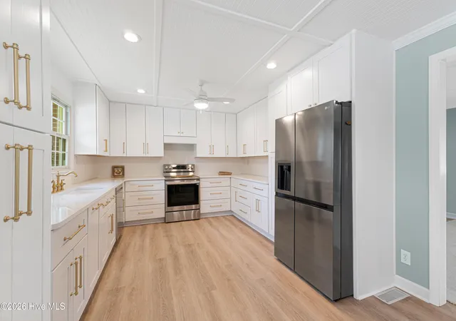 Photo 3 of Single family home for sale at 5010 Midyette Ave, Morehead City, NC 28557 | MLS# 100595665 | Listing updated on 2026-09-10