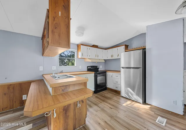 Photo 2 of Manufactured home for sale at 53 Elm Rd, Southport, NC 28461 | MLS# 100582122 | Listing updated on 2026-08-22