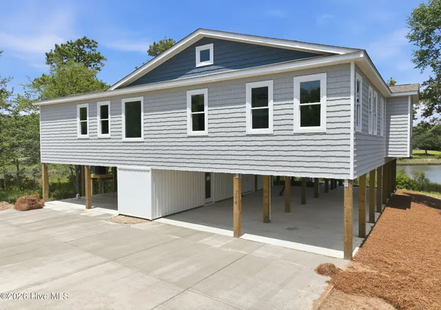 Photo 1 of Single family home for sale at 204 Ashley Pl, Swansboro, NC 28584 | MLS# 100591044 | Listing updated on 2026-09-04