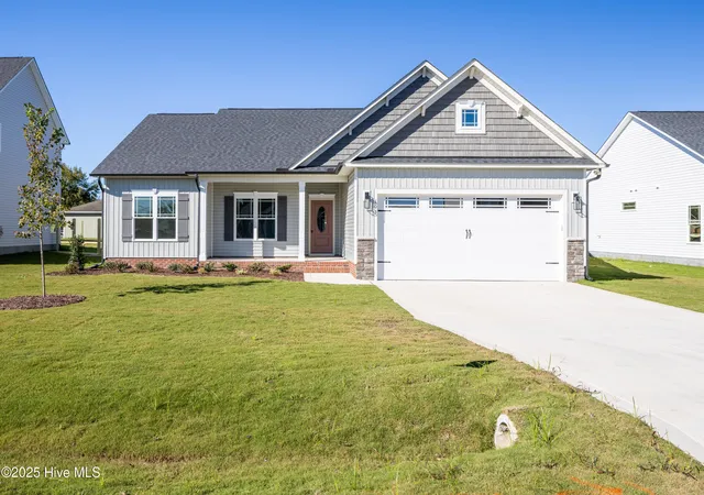 Photo 1 of Single family home for sale at 103 Sunny Acres Ln, Clinton, NC 28328 | MLS# 100529996 | Listing updated on 2026-08-18