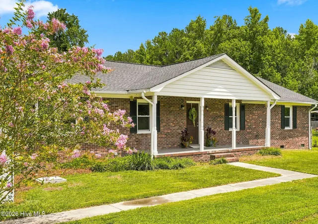 Photo 1 of Single family home for sale at 1101 Porters Ln Rd, Rocky Point, NC 28457 | MLS# 100586567 | Listing updated on 2026-09-23