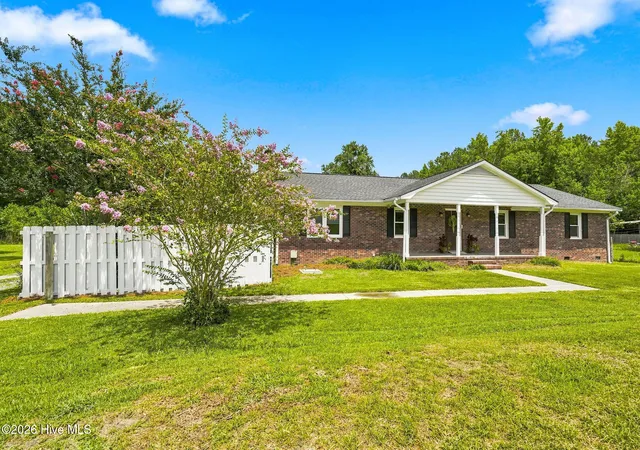 Photo 4 of Single family home for sale at 1101 Porters Ln Rd, Rocky Point, NC 28457 | MLS# 100586567 | Listing updated on 2026-09-23