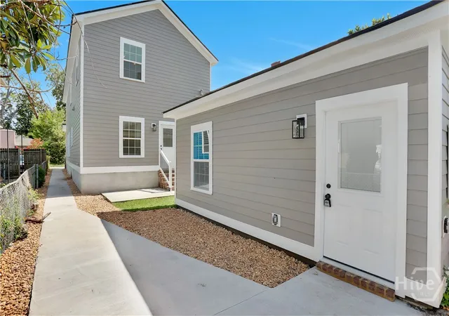 Photo 3 of Single family home for sale at 615 E 38th Street, Savannah, GA 31401 | MLS# SA361857 | Listing updated on 2026-09-12