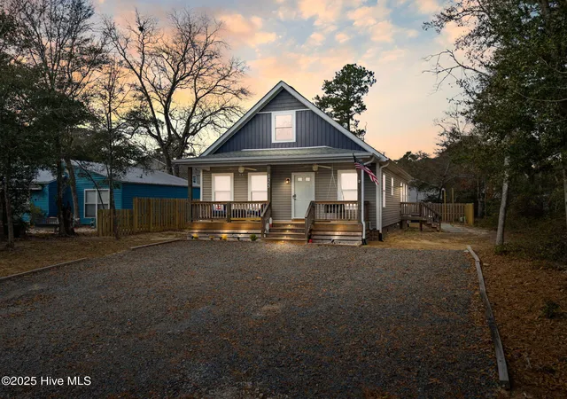 Photo 1 of Single family home for sale at 125 Nw 15th Street, Oak Island, NC 28465 | MLS# 100590381 | Listing updated on 2026-08-29