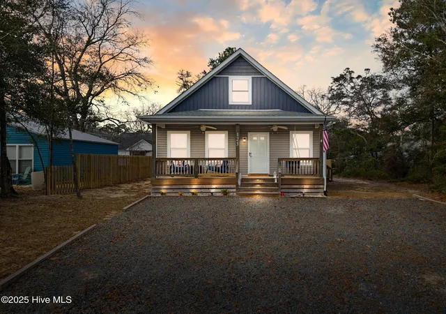 Photo 3 of Single family home for sale at 125 NW 15th Street, Oak Island, NC 28465 | MLS# 100590381 | Listing updated on 2026-08-29