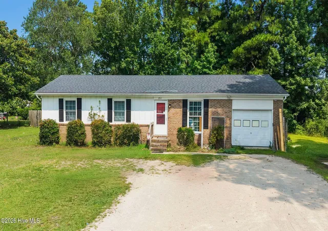 Photo 1 of Single family home for sale at 211 N Nunn St, Havelock, NC 28532 | MLS# 100590508 | Listing updated on 2026-09-11