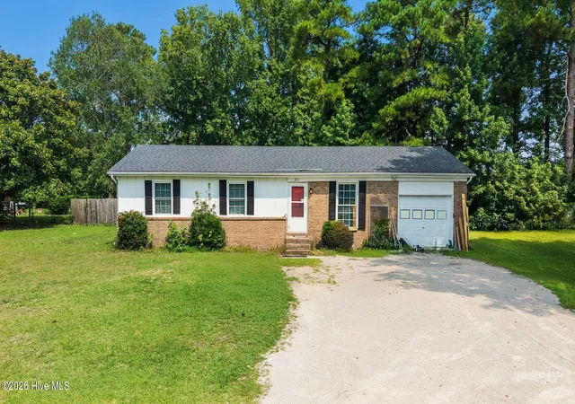 Photo 2 of Single family home for sale at 211 N Nunn St, Havelock, NC 28532 | MLS# 100590508 | Listing updated on 2026-09-11