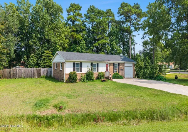 Photo 3 of Single family home for sale at 211 N Nunn St, Havelock, NC 28532 | MLS# 100590508 | Listing updated on 2026-09-11