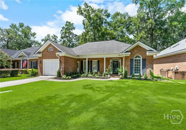 Photo 1 of Single family home for sale at 8 Laurel Oak Ct, Savannah, GA 31405 | MLS# SA363049 | Listing updated on 2026-09-18