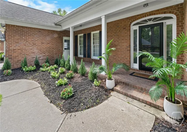 Photo 4 of Single family home for sale at 8 Laurel Oak Ct, Savannah, GA 31405 | MLS# SA363049 | Listing updated on 2026-09-18
