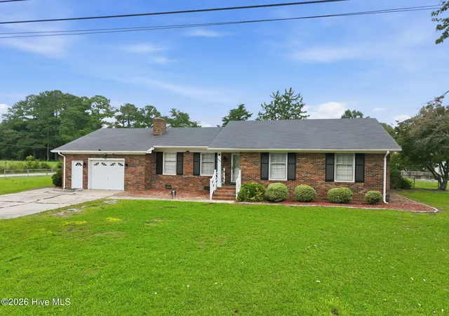 Photo 1 of Single family home for sale at 301 Halifax St, Clinton, NC 28328 | MLS# 100596209 | Listing updated on 2026-08-24