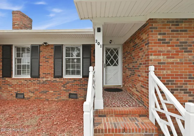 Photo 2 of Single family home for sale at 301 Halifax St, Clinton, NC 28328 | MLS# 100596209 | Listing updated on 2026-08-24