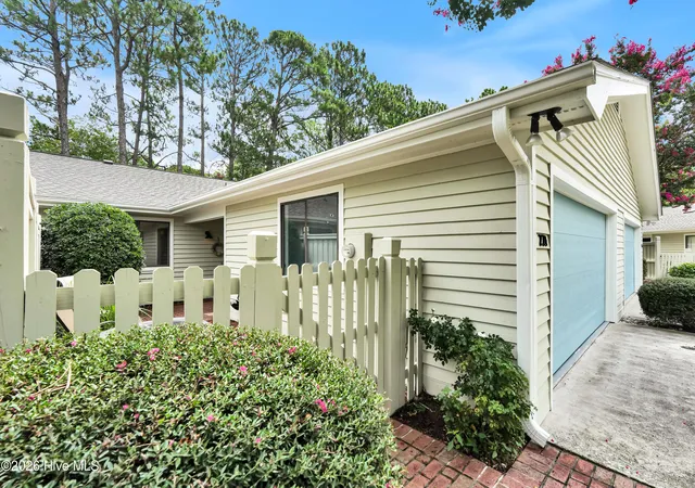 Photo 2 of Townhouse for sale at 221 Inland Greens Cir, Wilmington, NC 28405 | MLS# 100590761 | Listing updated on 2026-09-17