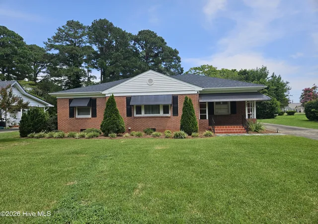 Photo 1 of Single family home for sale at 702 Stewart Ave, Clinton, NC 28328 | MLS# 100596833 | Listing updated on 2026-08-24