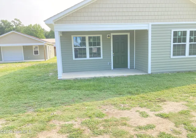 Photo 2 of Single family home for sale at 752 N Carolina 55 Hwy W, New Bern, NC 28560 | MLS# 100557344 | Listing updated on 2026-08-18