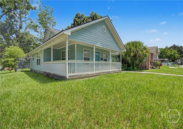 Photo 4 of Single family home for sale at 1202 E Waldburg St, Savannah, GA 31404 | MLS# SA363314 | Listing updated on 2026-09-09