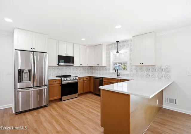 Photo 2 of Single family home for sale at 4622 Dean Dr, Wilmington, NC 28405 | MLS# 100597253 | Listing updated on 2026-09-14