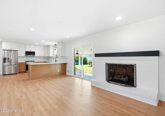 Photo 3 of Single family home for sale at 4622 Dean Dr, Wilmington, NC 28405 | MLS# 100597253 | Listing updated on 2026-09-14