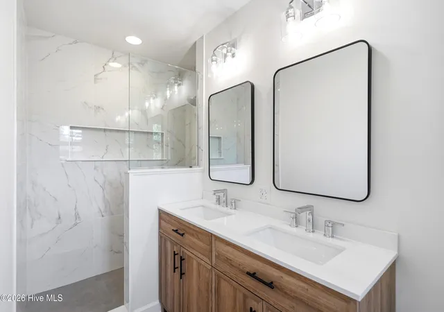 Photo 3 of Single family home for sale at 4622 Dean Dr, Wilmington, NC 28405 | MLS# 100597253 | Listing updated on 2026-09-14