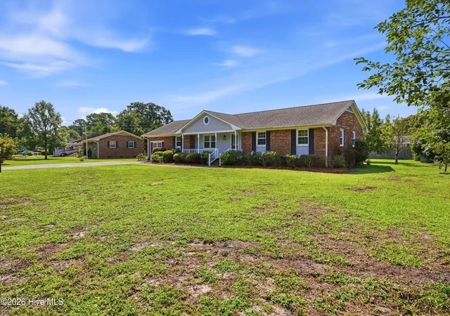 Photo 4 of Single family home for sale at 4622 Dean Dr, Wilmington, NC 28405 | MLS# 100597253 | Listing updated on 2026-09-14