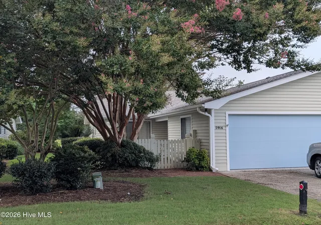 Townhouse for sale at 5916 Chester St, Wilmington, NC 28405 | MLS# 100594793
