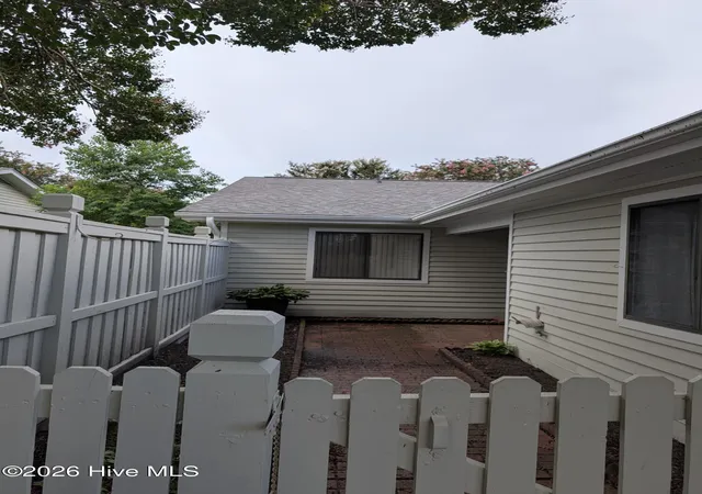 Photo 2 of Townhouse for sale at 5916 Chester St, Wilmington, NC 28405 | MLS# 100594793 | Listing updated on 2026-09-12