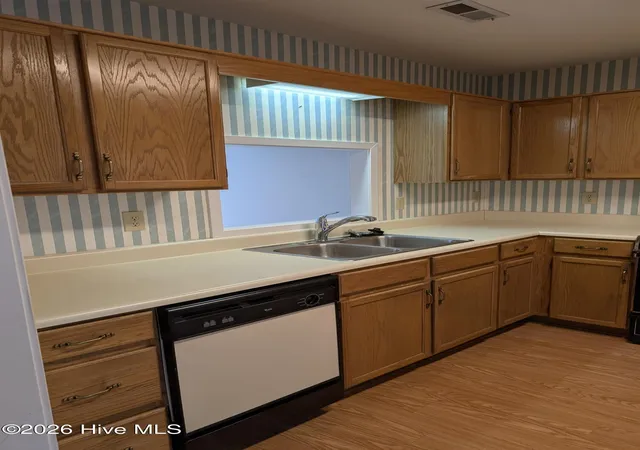 Photo 4 of Townhouse for sale at 5916 Chester St, Wilmington, NC 28405 | MLS# 100594793 | Listing updated on 2026-10-01