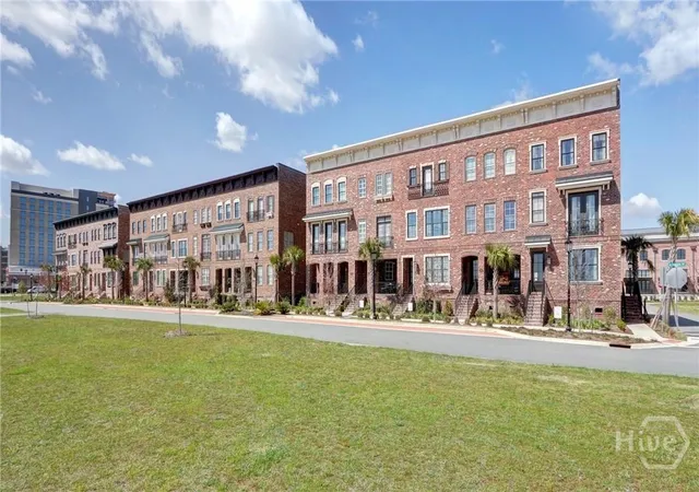 Photo 3 of Townhouse for sale at 460 Altamaha St, Savannah, GA 31401 | MLS# SA355892 | Listing updated on 2026-08-20