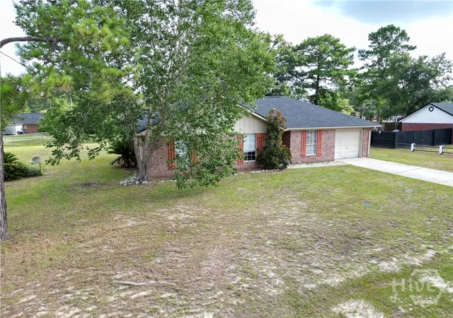 Photo 3 of Single family home for sale at 33 W Kenny Dr, Hinesville, GA 31313 | MLS# SA360791 | Listing updated on 2026-10-07