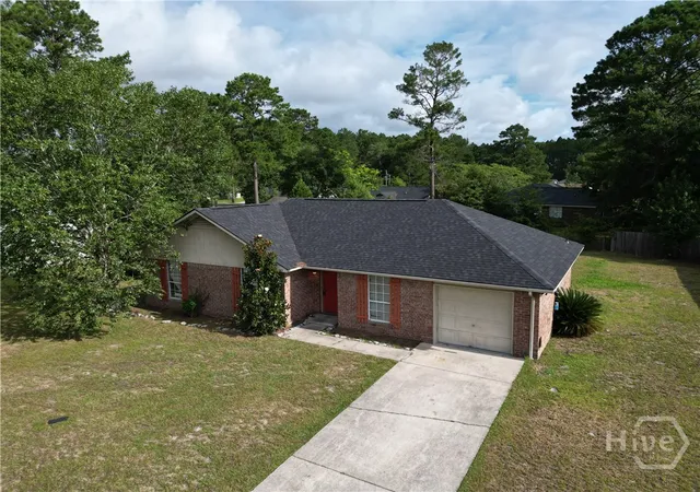 Photo 3 of Single family home for sale at 33 W Kenny Dr, Hinesville, GA 31313 | MLS# SA360791 | Listing updated on 2026-10-07