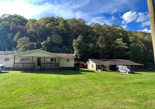 Photo 1 of Single family home for sale at 1050 Us Hwy 19, Topton, NC 28781 | MLS# 98543917 | Listing updated on 2026-08-18