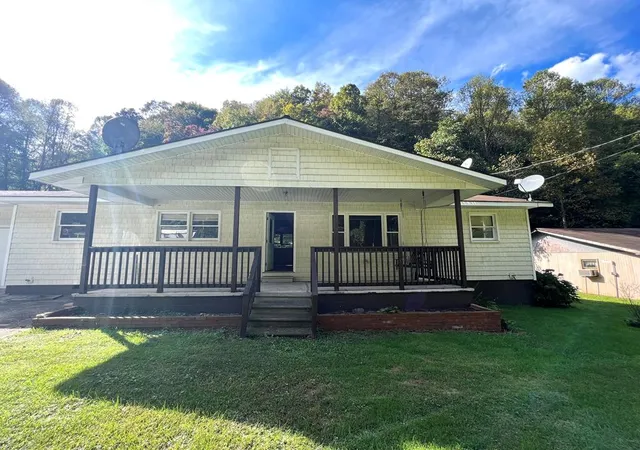 Photo 2 of Single family home for sale at 1050 Us Hwy 19, Topton, NC 28781 | MLS# 98543917 | Listing updated on 2026-08-18