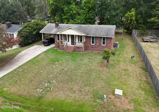 Photo 3 of Single family home for sale at 2010 Westwood Dr, Kinston, NC 28504 | MLS# 100598190 | Listing updated on 2026-10-02
